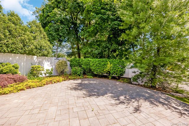34 Ridge Road, Farmingdale, NY 11735