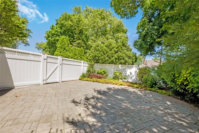 34 Ridge Road, Farmingdale, NY 11735