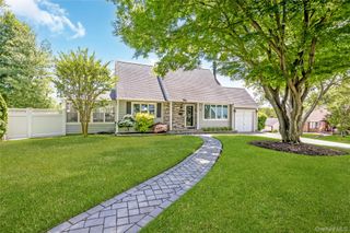 34 Ridge Road, Farmingdale, NY 11735