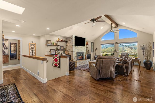 810 Briarwood Drive, East Wenatchee, WA 98802