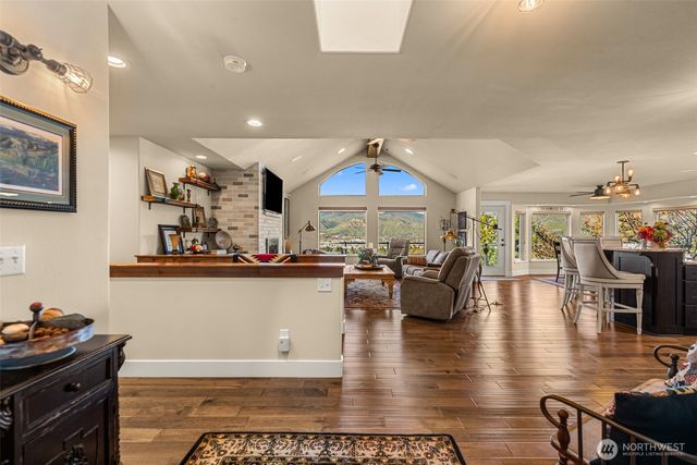 810 Briarwood Drive, East Wenatchee, WA 98802