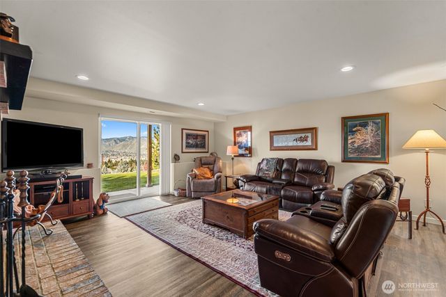 810 Briarwood Drive, East Wenatchee, WA 98802