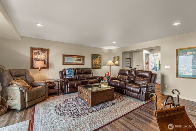 810 Briarwood Drive, East Wenatchee, WA 98802