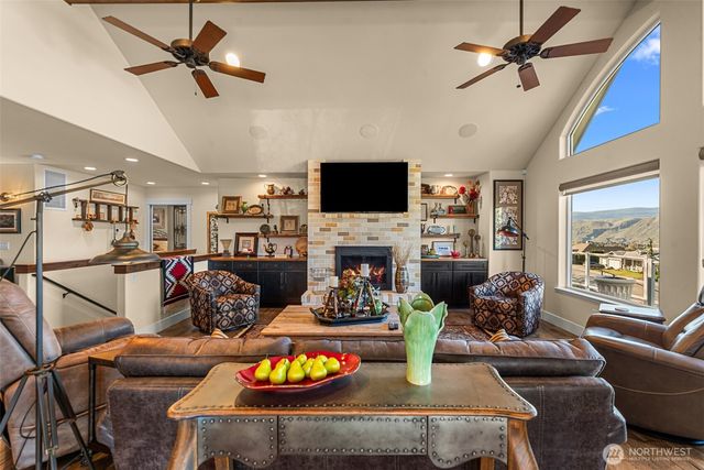 810 Briarwood Drive, East Wenatchee, WA 98802