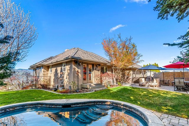 810 Briarwood Drive, East Wenatchee, WA 98802