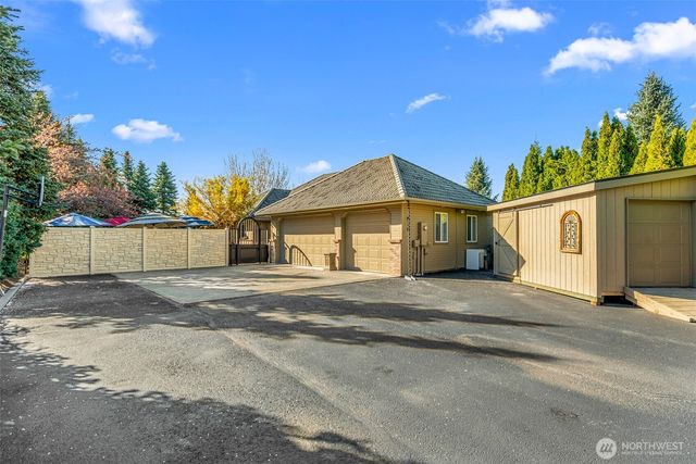 810 Briarwood Drive, East Wenatchee, WA 98802