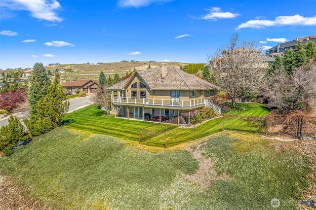 810 Briarwood Drive, East Wenatchee, WA 98802