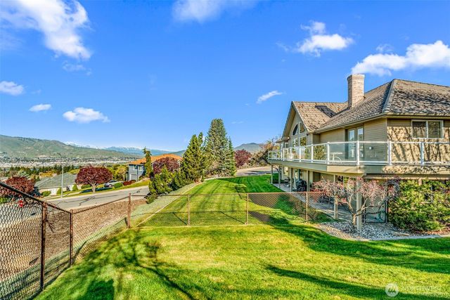 810 Briarwood Drive, East Wenatchee, WA 98802