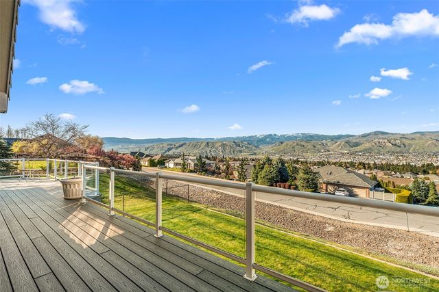810 Briarwood Drive, East Wenatchee, WA 98802