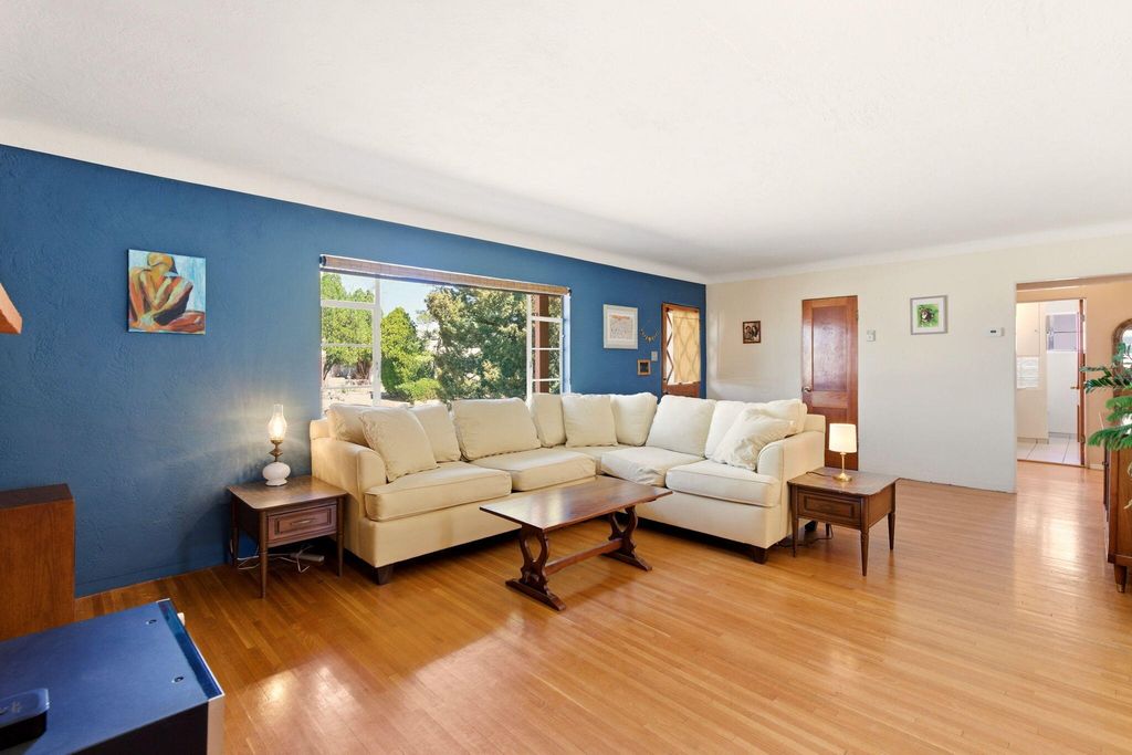 Image 12 of property listing at 3428 Anderson Avenue SE, Albuquerque, NM 87106