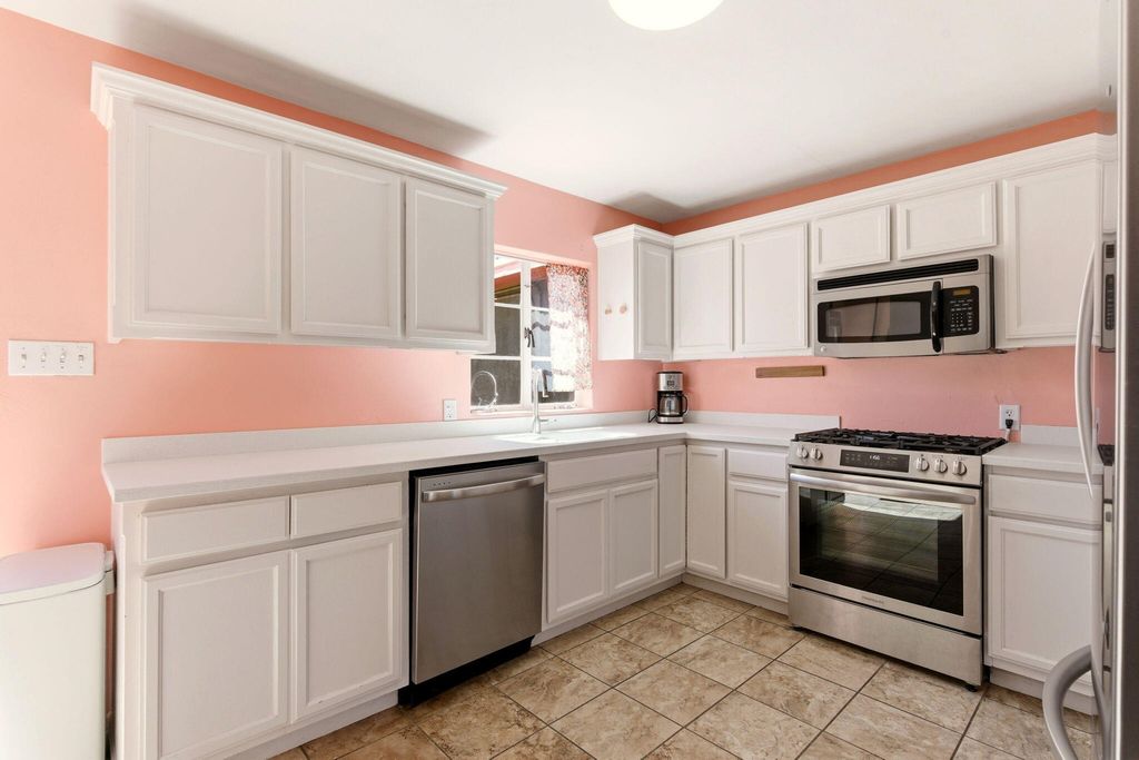 Image 13 of property listing at 3428 Anderson Avenue SE, Albuquerque, NM 87106