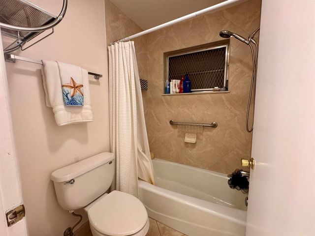 1252 Club Drive W D, Delray Beach, FL 33445