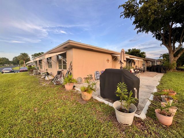 1252 Club Drive W D, Delray Beach, FL 33445