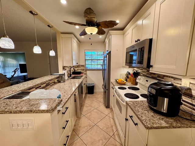 1252 Club Drive W D, Delray Beach, FL 33445