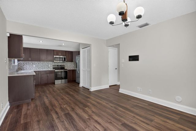 587 NW 38th Avenue, Deerfield Beach, FL 33442