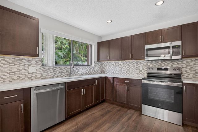 587 NW 38th Avenue, Deerfield Beach, FL 33442