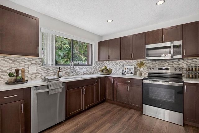 587 NW 38th Avenue, Deerfield Beach, FL 33442