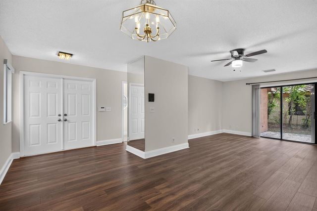 587 NW 38th Avenue, Deerfield Beach, FL 33442