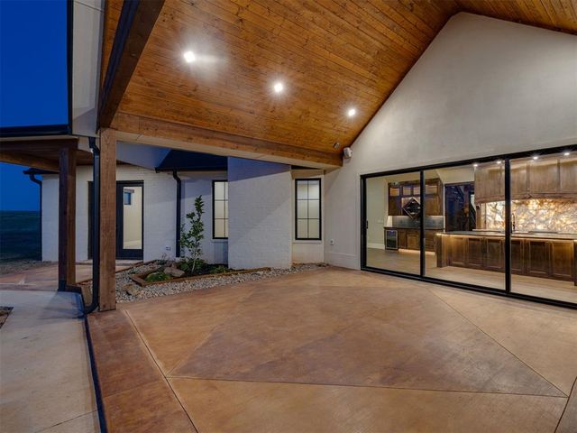 9214 S Cimarron Road, Mustang, OK 73064