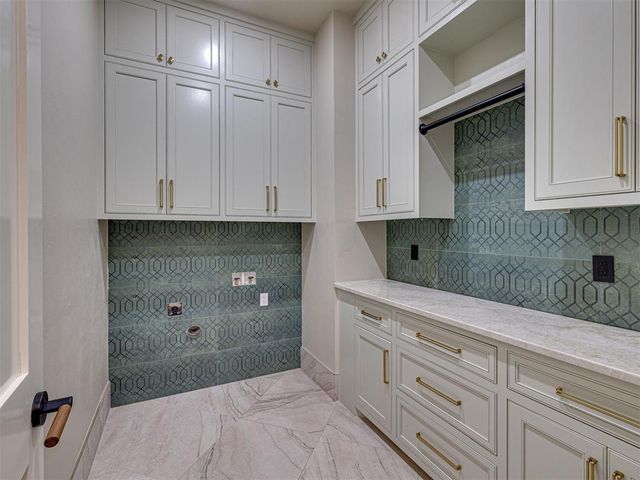 9214 S Cimarron Road, Mustang, OK 73064