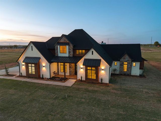 9214 S Cimarron Road, Mustang, OK 73064
