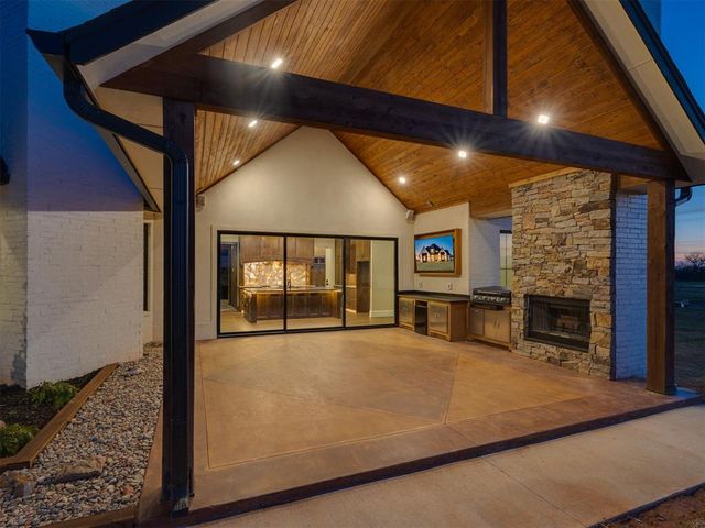 9214 S Cimarron Road, Mustang, OK 73064
