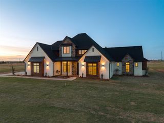 9214 S Cimarron Road, Mustang, OK 73064