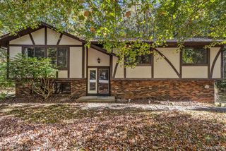 11589 Lombardy Court, Hamburg, MI 48169