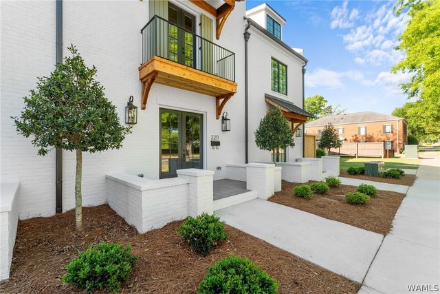2211 Paul W Bryant, Tuscaloosa, AL 35401