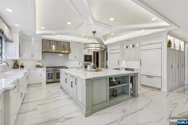 210 Heights Road, Ridgewood, NJ 07450