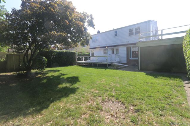 43 Ivanhoe Place, Valley Stream, NY 11580