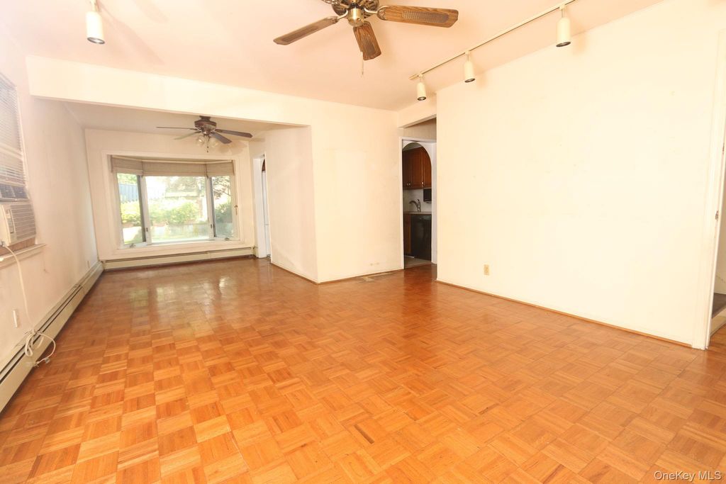 43 Ivanhoe Place, Valley Stream, NY 11580 — photo 2