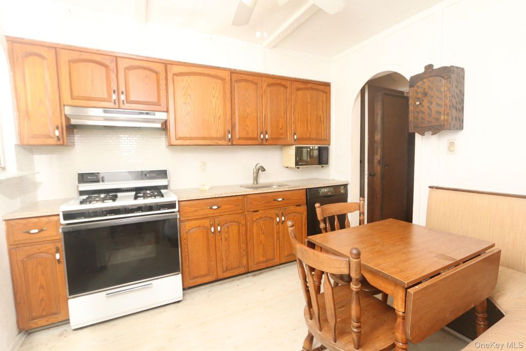 43 Ivanhoe Place, Valley Stream, NY 11580 — photo 3