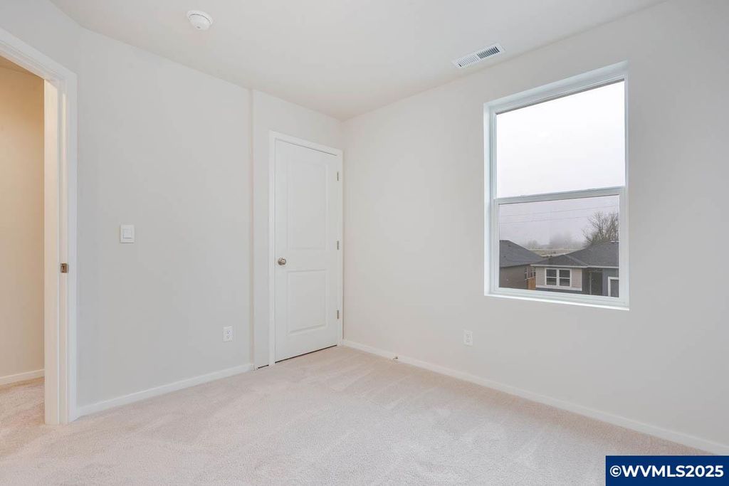 Image 10 of property listing at 395 Pietro St NE, Salem, OR 97301