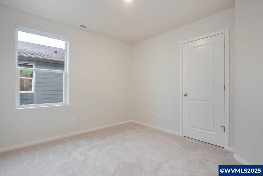 Image 12 of property listing at 395 Pietro St NE, Salem, OR 97301