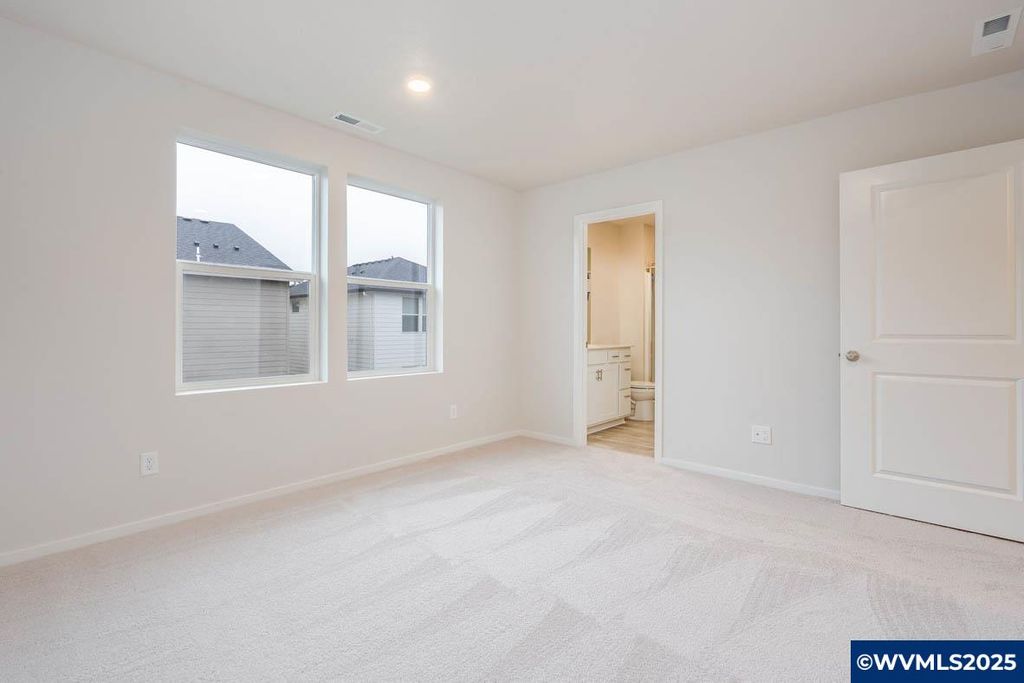 Image 14 of property listing at 395 Pietro St NE, Salem, OR 97301