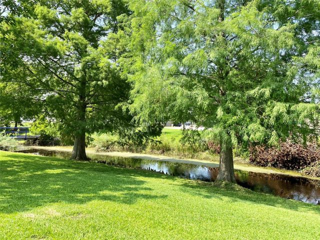 2609 Hughes Road, Dickinson, TX 77539