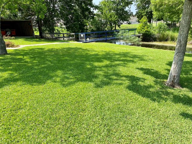 2609 Hughes Road, Dickinson, TX 77539