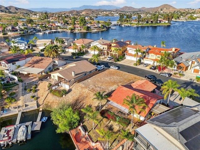 21951 Stawberry Lane, Canyon Lake, CA 92587
