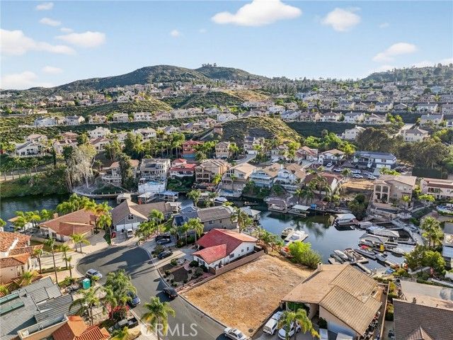 21951 Stawberry Lane, Canyon Lake, CA 92587