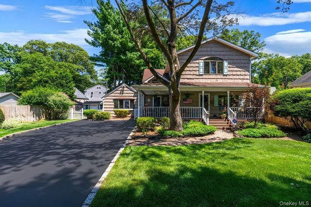 24 Luther Place, Huntington Station, NY 11746