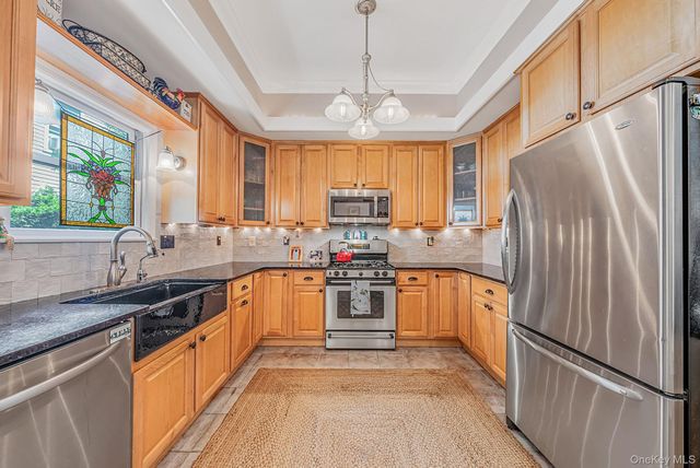 24 Luther Place, Huntington Station, NY 11746
