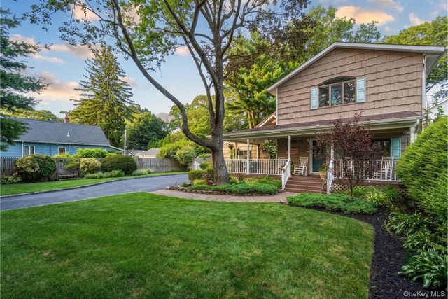 24 Luther Place, Huntington Station, NY 11746