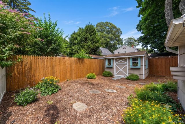 24 Luther Place, Huntington Station, NY 11746