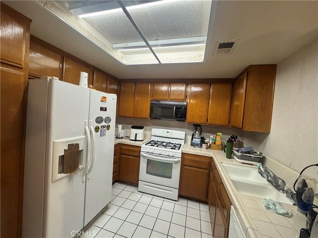 587 La Costa, Banning, CA 92220