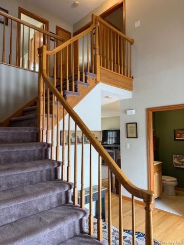 4 Grapevine Place, Poughkeepsie, NY 12603