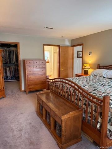 4 Grapevine Place, Poughkeepsie, NY 12603