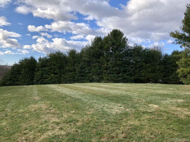 4 Grapevine Place, Poughkeepsie, NY 12603