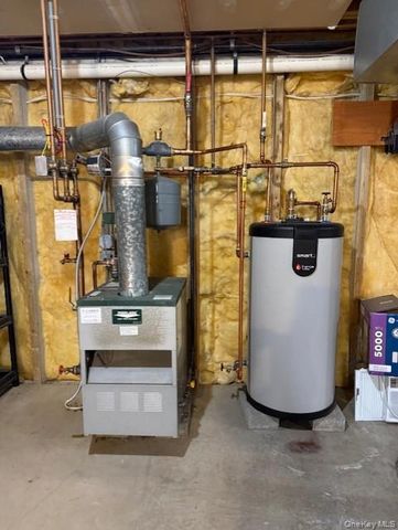 4 Grapevine Place, Poughkeepsie, NY 12603