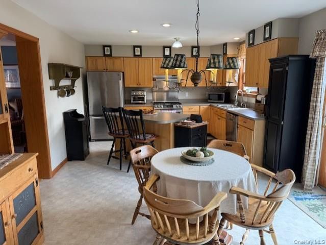 4 Grapevine Place, Poughkeepsie, NY 12603